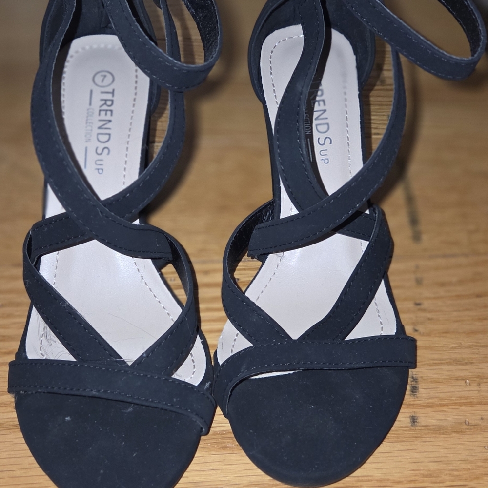 Trendy Black Women's Strappy Sandals